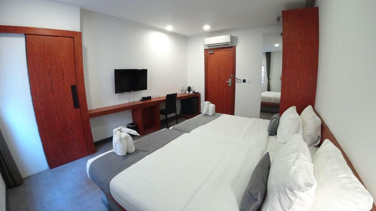 Hotel Records Phnom Penh Exterior foto